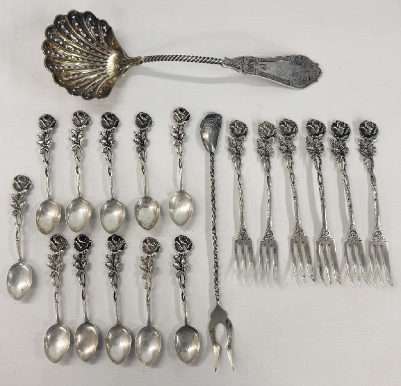 STERLING SILV. INC. APPETIZER FORKS & SPOONS, STRAINING LADLE, ETC 7.84 TROY (1 of 7)
