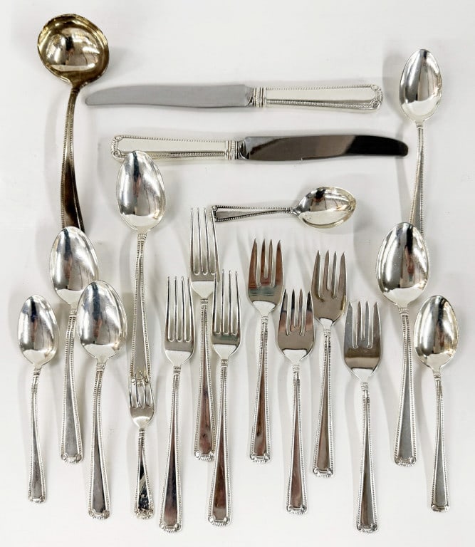 19 PCS STERLING FLATWARE INC. 3 FORKS, 2 KNIVES, 4 SALAD FORKS, 3 TSPOONS, 4 SOUPS & LADLE APPROX, (1 of 3)