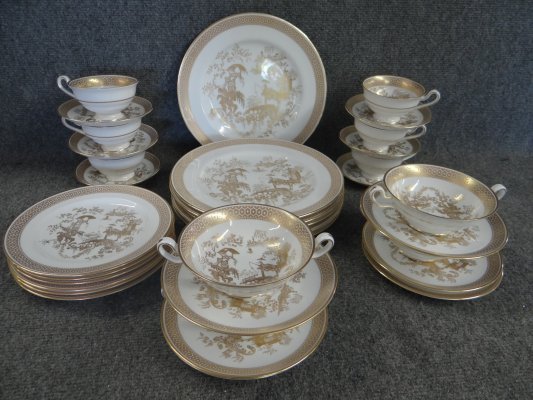 Spode Dinnerware With Gilded Oriental Decoration,: Spode Dinnerware With Gilded Oriental Decoration, Thirty-Four Pieces