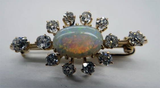 OPAL & DIAMOND BROOCH SET IN 14K GOLD: OPAL & DIAMOND BROOCH SET IN 14K GOLD