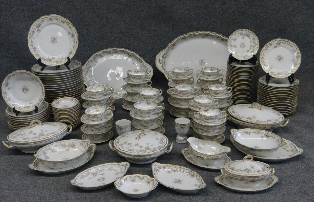 OVER 170 PCS OF THEODORE HAVILAND LIMOGES CHINA: 22 DINNER PLATES, 19 LUNCHEON PLATES, 30 B&B PLATES, 16 SMALL BOWLS, 10 SOUP BOWLS, 14 BOULLION CUPS AND SAUCERS, 10 TEA CUPS AND SAUCERS, 10 COFFEE CUPS & SAUCERS, 2 EGG CUPS, 4 COV. VEG DISHES, COV.