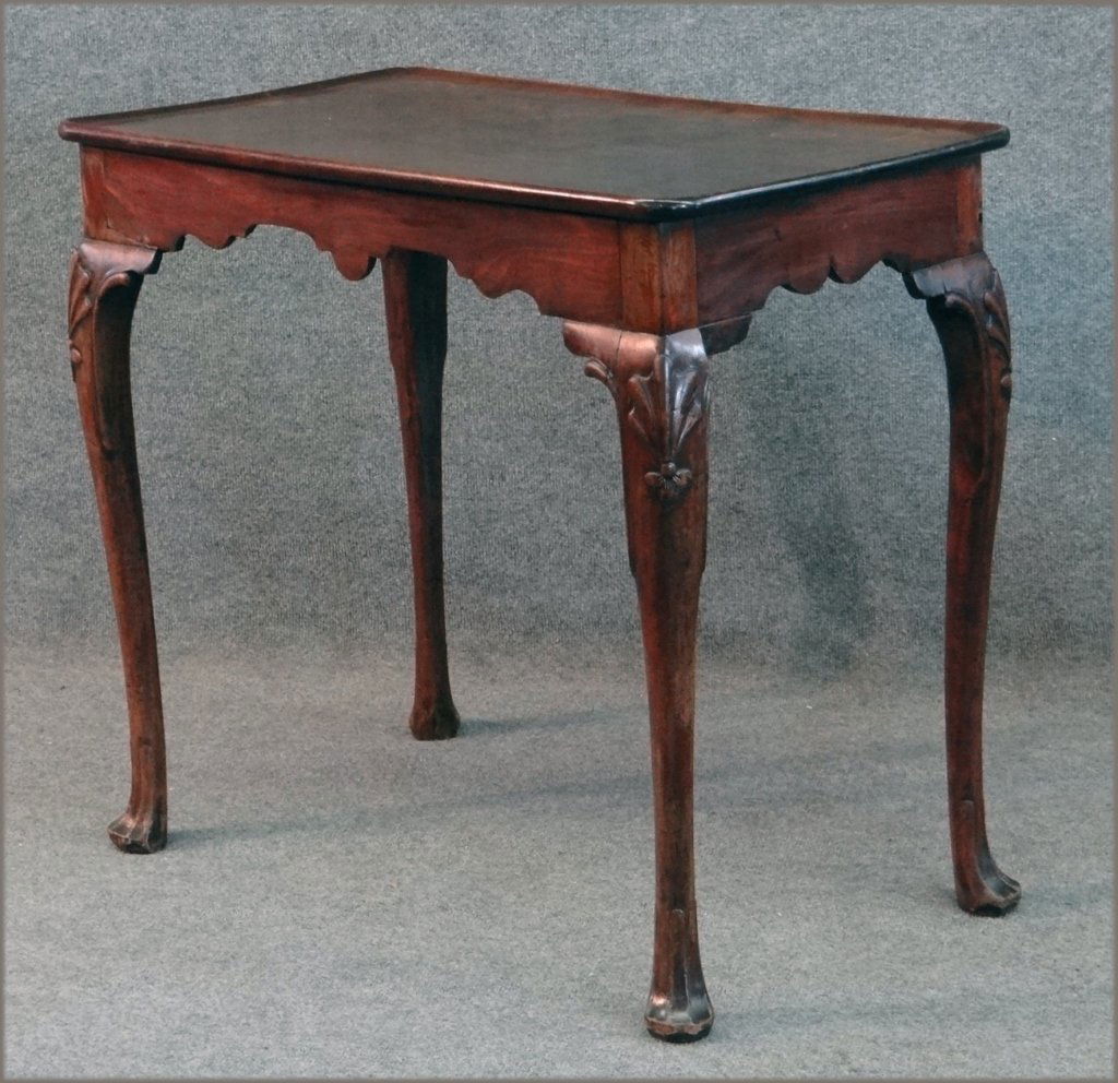 18THC. IRISH QUEEN ANNE TEA TABLE W/CARVED KNEES: 30 1/2' X 18 1/2"