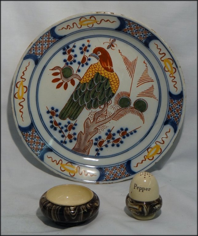 DELFT PLATE & MACINTYRE CREAMWARE SALT & PEPPER: DELFT PLATE & MACINTYRE CREAMWARE SALT & PEPPER AGATE MOCHA PLATE 9" DIAM