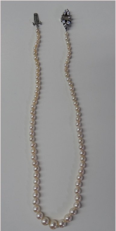 VAN CLEEF & ARPEL PEARLS W/DIAMOND CLASP: 14 1/2" LONG, GRADUATED