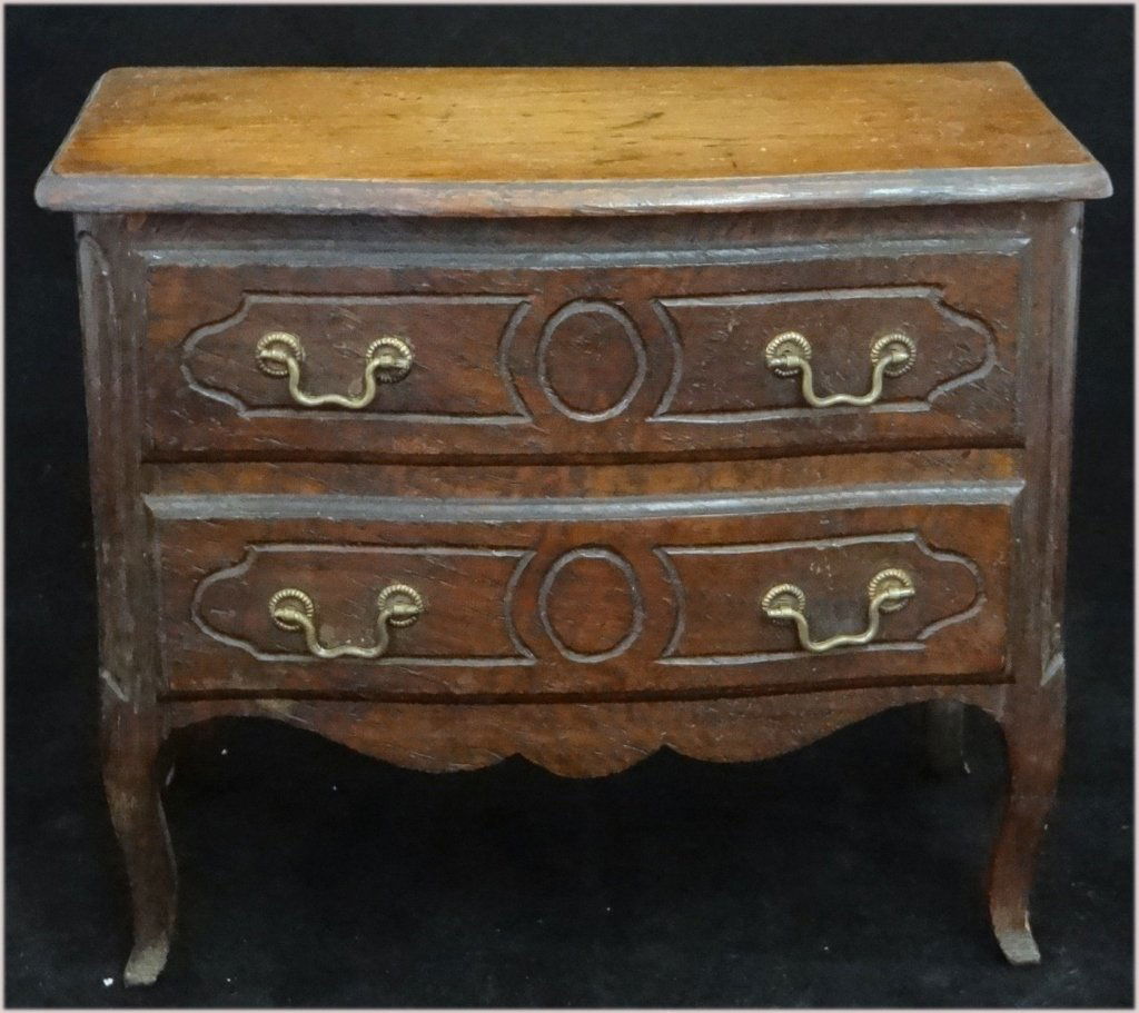 MINIATURE LIFT LID COMMODE/DRESSER BOX: FRENCH 5" X 7" X 4"