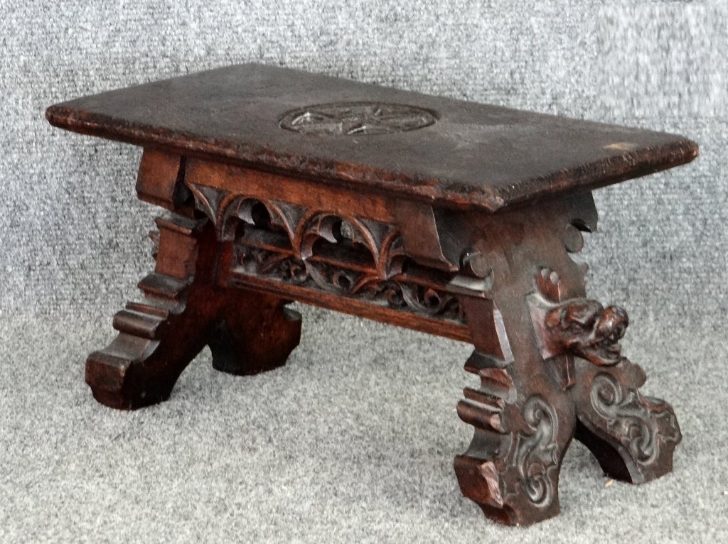 NORTHERN EUPROPEAN GOTHIC PENITENT STOOL 15" LONG: NORTHERN EUPROPEAN GOTHIC PENITENT STOOL 15" LONG