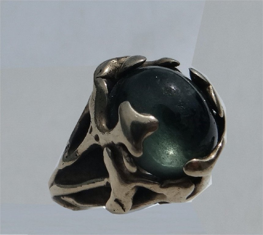 14K YELLOW GOLD RING W/ CABOCHON GREEN STONE (1 of 5)