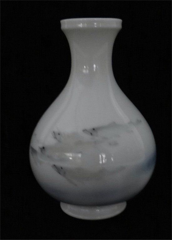 ORIENTAL VASE W/ FISH DECORATION 6 CHARACTER MARK (1 of 4)