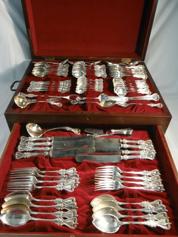 87 PC. STERL SILVER FLATWARE SET BY TOWLE (1 of 5)