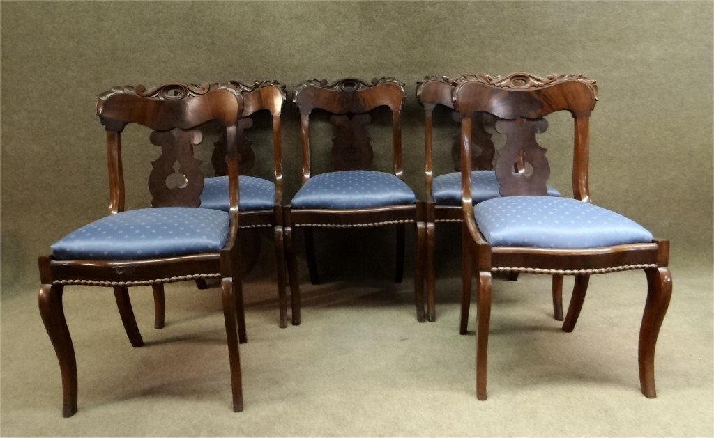 SET 5 MAHOGANY SABER LEG FIDDLE BACK CHAIRS: C. 1840