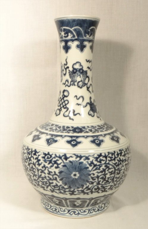 19THC.  ORIENTAL BLUE & WHITE BOTTLE VASE (1 of 6)