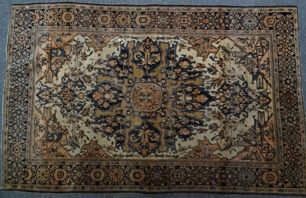 FINELY WOVEN PERSIAN SAROUK FEREGHAN ? (1 of 5)