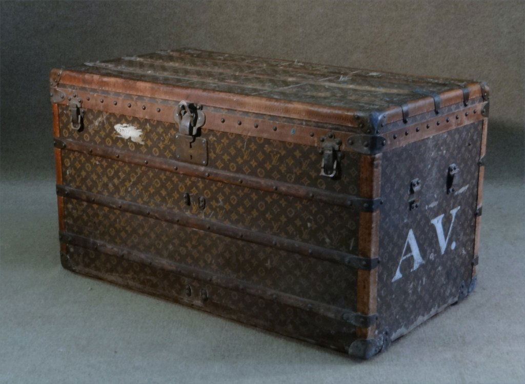 VINTAGE LOUIS VUITTON TRUNK W/MONOGRAMMED CANVAS (1 of 10)