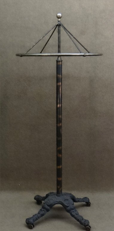 ROUND STORE FIXTURE CLOTHING RACK (1 of 3)