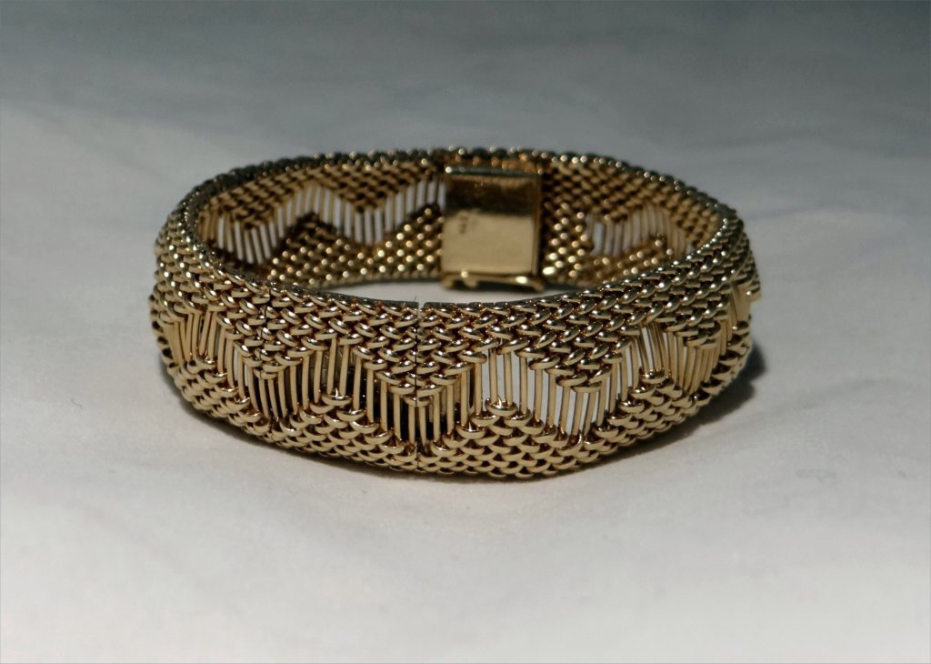 14K GOLD BRACELET WATCH RETAILED BY TIFFANY & CO. (1 of 8)