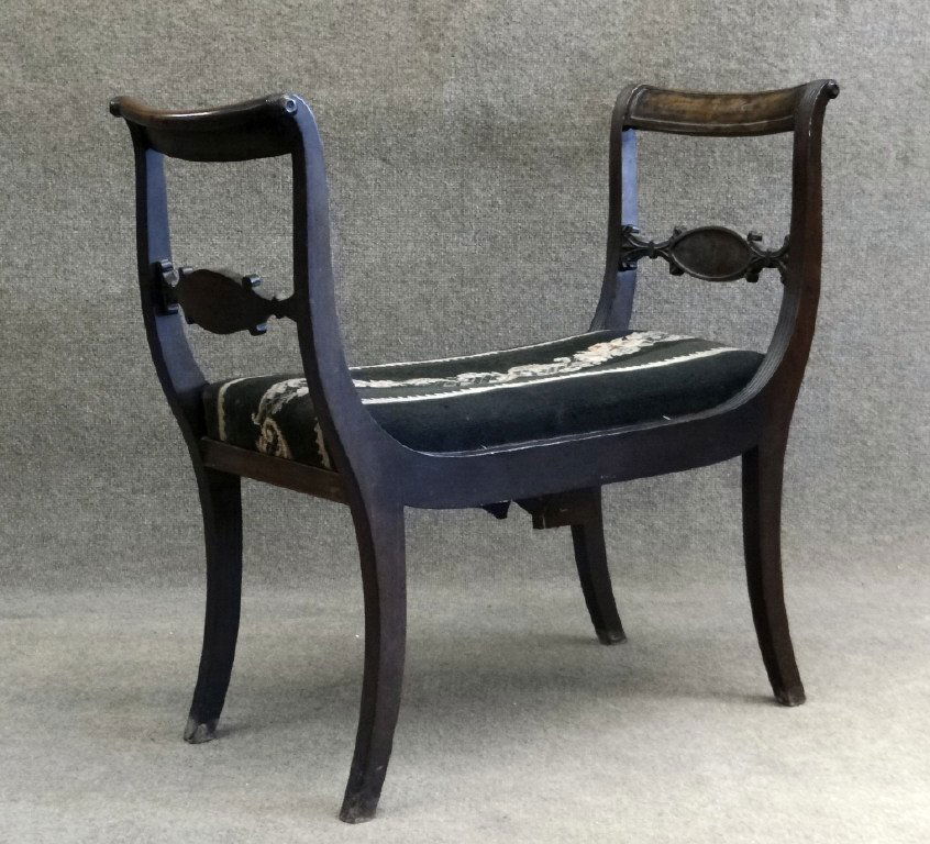 NY MAHOGANY WINDOW BENCH SCHOOL OF DUNCAN PHYFE: NY MAHOGANY WINDOW BENCH SCHOOL OF DUNCAN PHYFE 33 1/2" WIDE X 15" DEEP X 31" TALL