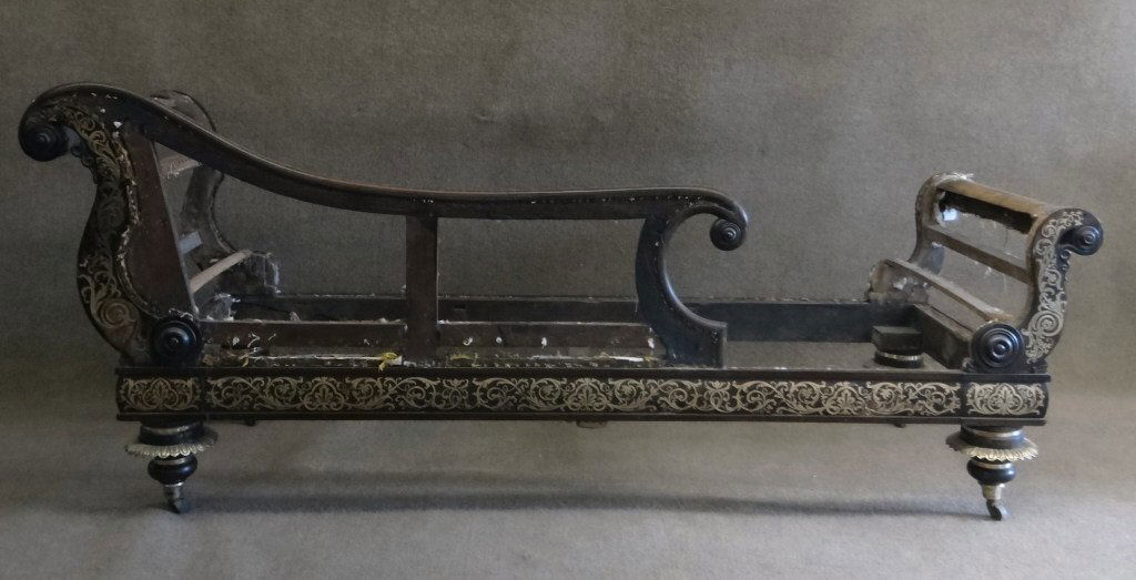 BRASS INLAID CLASSICAL CONTINENTAL RECAMIER: BRASS INLAID CLASSICAL CONTINENTAL RECAMIER ROSEWOOD, 1ST HALF 19THC. (81" LONG X 33 1/4" TALL X 27" DEEP)