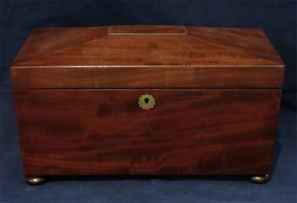 MAHOGANY TEA CADDY 6 3/4" TALL X 12" WIDE X 7" D (1 of 5)