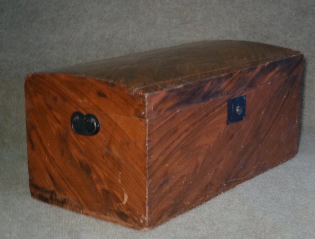 GRAIN PAINTED DOME TOP STORAGE BOX (1 of 5)