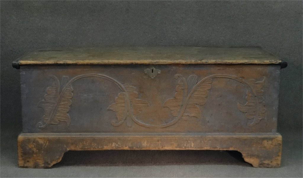 CARVED FRONT 18THC. QUEEN ANNE BLANKET CHEST (1 of 10)