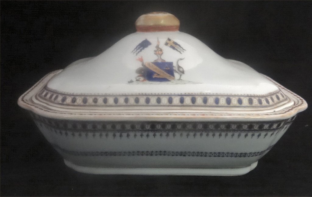 CHINA TRADE ARMORIAL COVERED DISH 10" LONG (1 of 4)