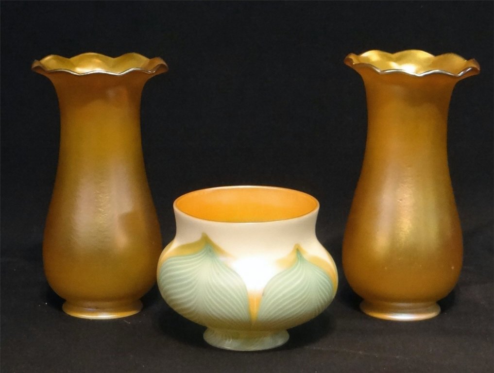 3 SGND QUEZAL GLASS SHADES - 1 PR. 7" TALL & 1 SINGLE (1 of 9)