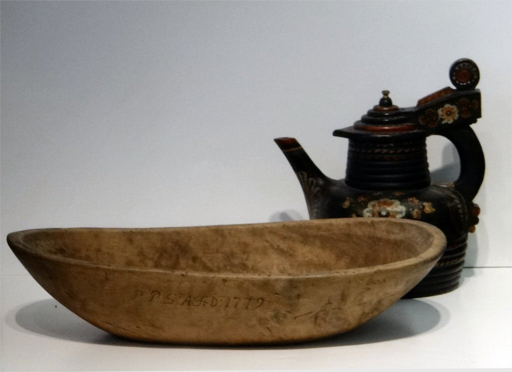SCANDINAVIAN TREENWARE TRENCHER & BEVERAGE KETTLE: SCANDINAVIAN TREENWARE TRENCHER & BEVERAGE KETTLE TRENCHER DATED 1779 & KETTLE DATED 1905
