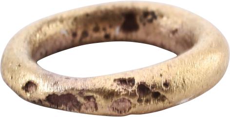 ANCIENT VIKING BEARD RING, C.850-1050 AD: Bun form, 2.3mm thick. 0.48" outside diameter and 0.32" inside diameter. The use of beard rings by Vikings is well documented though very few genuine examples survive. Professionally refurbished for m