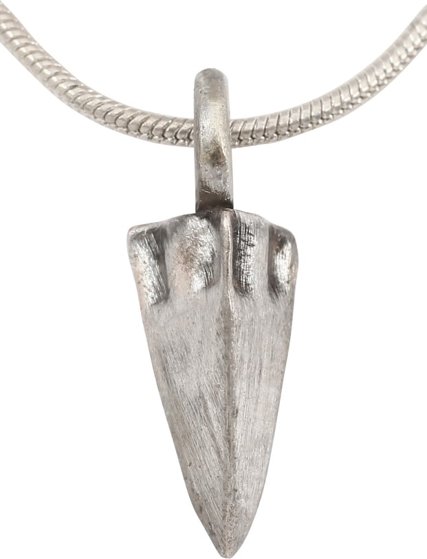 ROMAN ARROWHEAD PENDANT NECKLACE, 3rd-5th CENTURY AD (1 of 1)