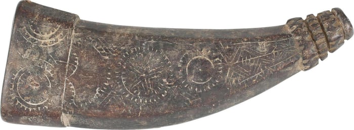 SCOTTISH PRESSED HORN POWDER FLASK, C.1650-1700