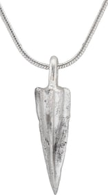 HELLENISTIC GREEK ARROWHEAD PENDANT NECKLACE, 300 - 100 BC