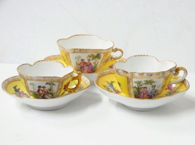 Antique Meissen Porcelain Courting 3 Cups Saucers (1 of 9)