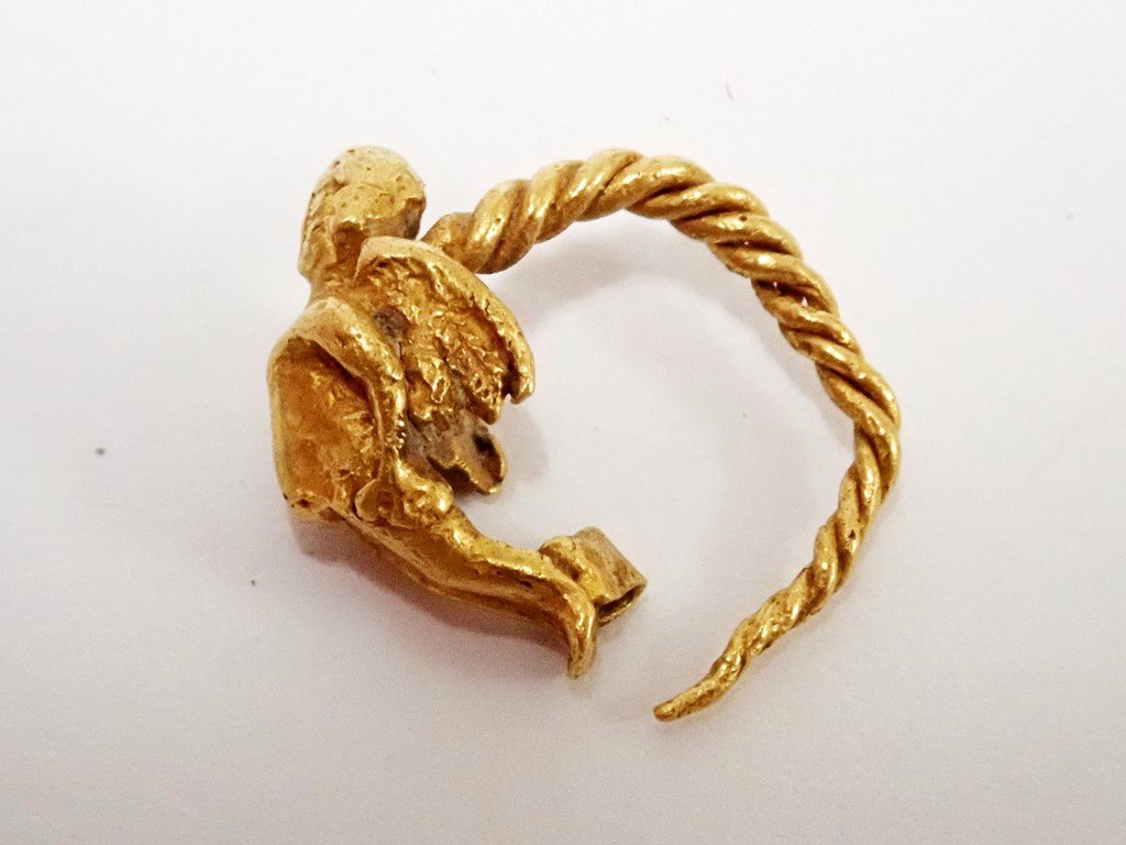 Hellenistic Gold Earring In Form Of Eros 2nd Century B. (1 of 7)