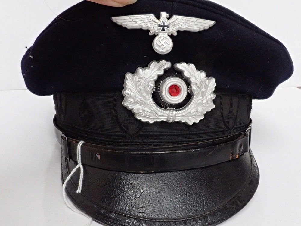 WWII German War Veteran Visor w Cockade and Insignia (1 of 6)