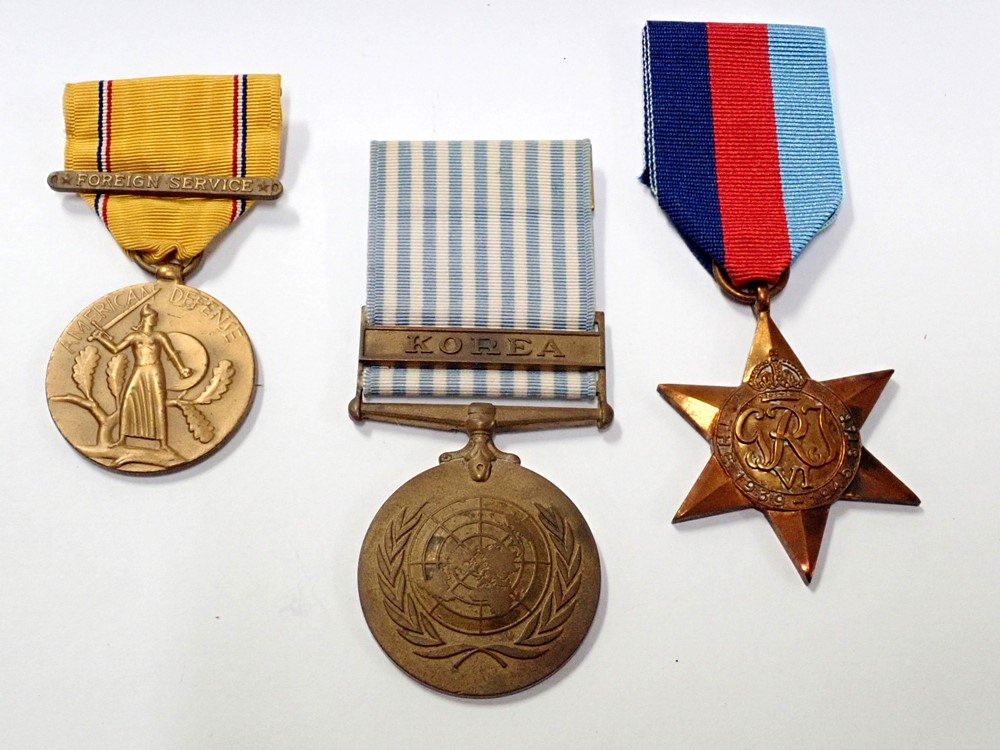 Lot of 3 Antique Military Medals Pins: British Star, Ko: Title:Lot of 3 Antique Military Medals Pins: British Star, Korean War, US Civil DefenseDescription: Lot of 3 antique military medals. First we have a US American Defense Foreign Service Medal Pin. Dat