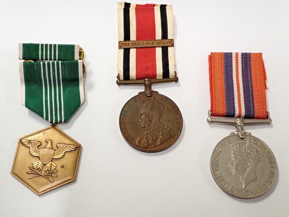 Lot of 3 Old Military Medals w RARE WWI British Constab: Title:Lot of 3 Old Military Medals w RARE WWI British Constabulary MedalDescription: Lot of 3 antique military medals from WWI and WWII. US and British. First medal is US Military Merit Medal pin. It 