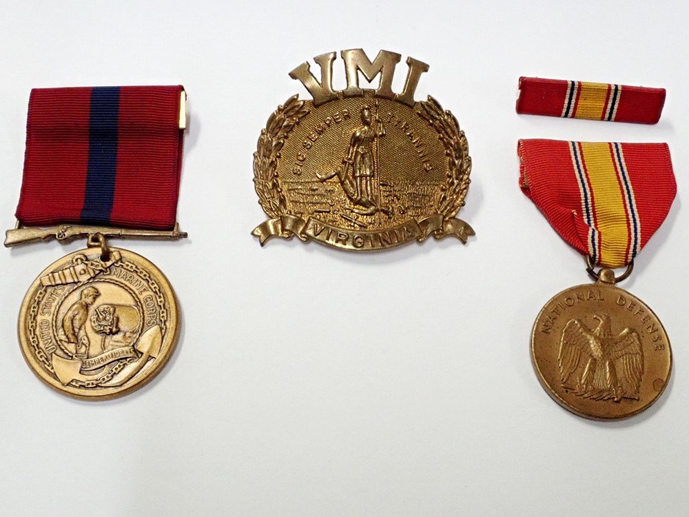 Lot of Antique United States Military Medals & Hat Plat: Title:Lot of Antique United States Military Medals & Hat PlateDescription: Lot of 2 US military medal pins and 1 hat plate. First we have a Vietnam USMC Good Conduct medal pin. It features burgundy ri