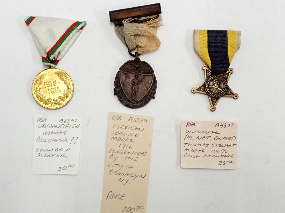 Lot of 3 Antique Military Service Medals from United St: Title:Lot of 3 Antique Military Service Medals from United States , Mexico, and Bulgaria Balkan WarsDescription: We have a lot of three service medals from all sorts of stuff. First we have a US medal