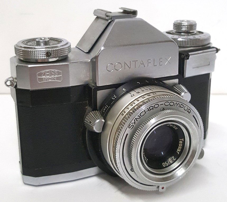 Vintage 1950s Zeiss Contaflex IV 50mm f2.8 Tessar Lens: Title: Zeiss Contaflex IV - 50mm f2.8 Tessar #864/24 Active Meter (Shutter Not Working)LensDescription:A vintage 1950s Zeiss Ikon Contaflex IV with a Carl Zeiss Tessar f 2.8 50mm lens. Our auction est