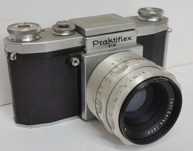 Zeiss Praktiflex FX KW - 3 Flash pos: Zeiss Praktiflex FX KW - 3 Flash pos Working Body (Focus on Lens is Locked Up 58mm f2.0 Biotar58mm f2.0 Biotar. Circa 1950s. Measures 6 x 3 inches, 3.75 inches front to back. Weighs less than 2 lbs. S