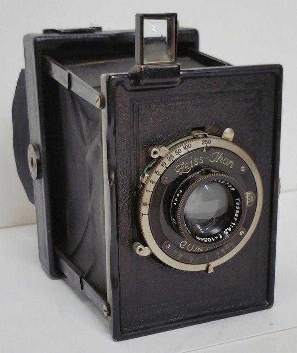 Zeiss BEBE 342 German Strut Flat Bellows Cell Focus: Zeiss BEBE 342 - 4.5x6 Strut Flat Bellows Cell Focus w/105mm f4.5 Tessar In Set Rim CompurZeiss BEBE 342 - 4.5x6 Strut Flat Bellows Cell Focus w/105mm f4.5 Tessar In Set Rim Compur. Circa 1928-30. Mea