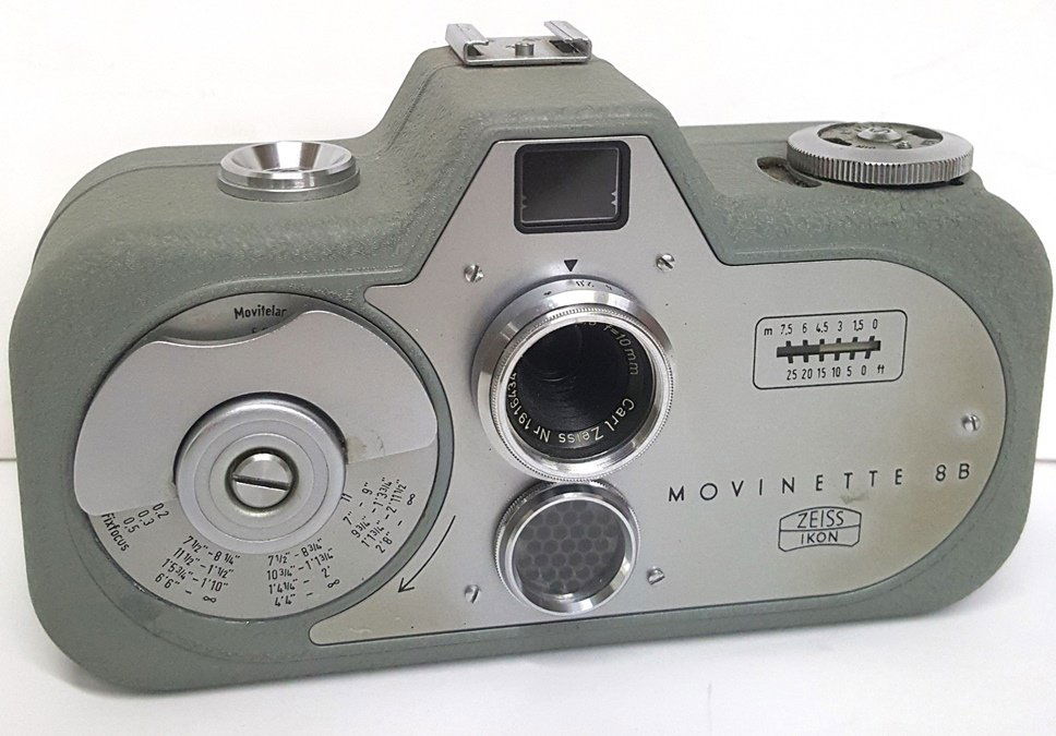 Zeiss Movinette 8B w10mm f2.8 Triotar: Zeiss Movinette 8B w10mm f2.8 Triotar - 8mm cine with Metering Spring DriveDescription:A vintage Zeiss Ikon Movinette 8B camera with a Carl Zeiss Triotar 10mm f2.8lens and an 8mm Cine metering spring