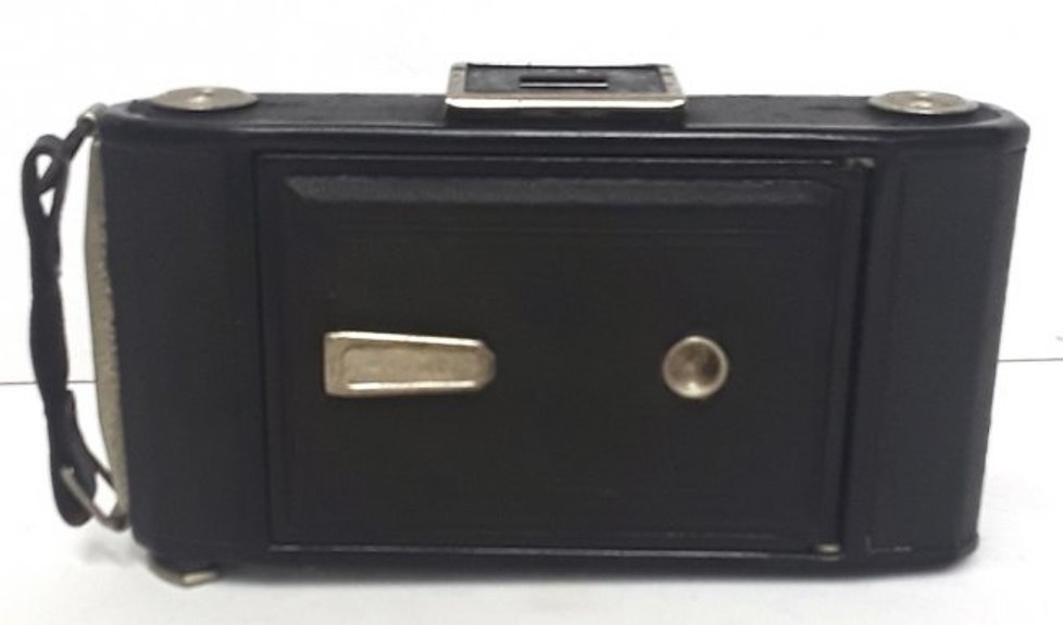 Zeiss Ikonta C #520/2 6x9 Format w/105mm f6.3 Novar: Zeiss Ikonta C #520/2 6x9 Format w/105mm f6.3 Novar in Dial Set Telma EarlyItem specifications:Type of Piece:CameraCirca date:1930-31Size or length:7inx3 1/4inx1 1/4inCondition:Displays surface wear.