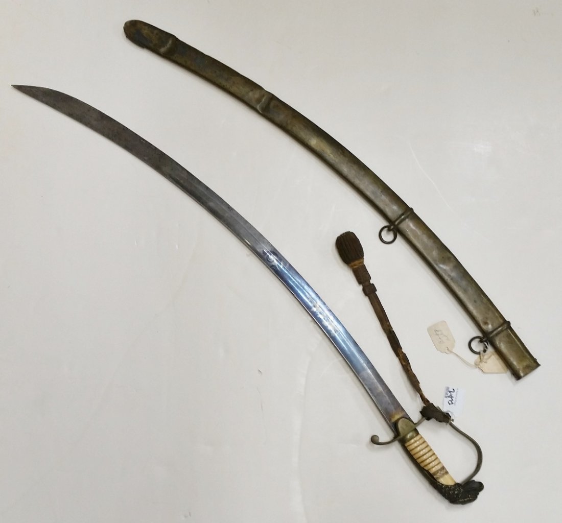 War of 1812 Gold Inlay Captain Hoskins Sword Saber: War of 1812 Gold Inlay Captain Hoskins Sword Saber. Topped with an eagle head, beautifully carved handle, and floral engravings on the blade. *Lengths do not account for curve of the blade* Hilt: 6 in