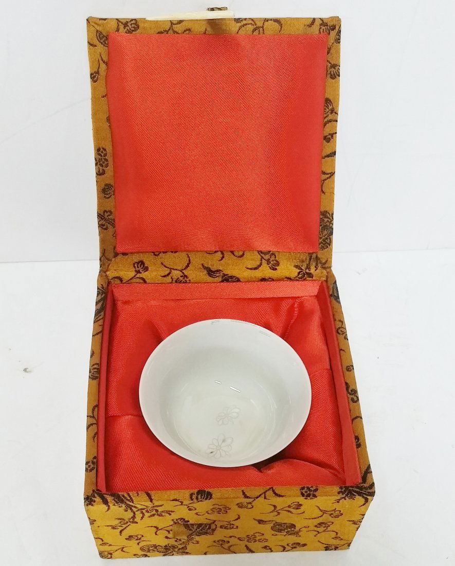 Vintage Chinese Porcelain Tea Cup Stamped Floral: Title: Vintage Chinese Porcelain Tea Cup Stamped Floral Description: A beautiful and finely made porcelain teacup. It is vintage Chinese and stamped with the seal of the maker on the bottom of the cup