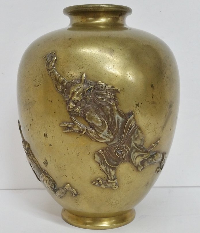 Oni Demon Cat Japanese Edo Yoshimasa Vase Bronze: Described by: Amanda 25004 CNX JHPB. Title: Bakeneko Oni Demon Cat Japanese Nekomata Edo Period Yoshimasa Bronze Vessel Vase. Description: Japanese bronze vase showing three oni or bakeneko or nekomat