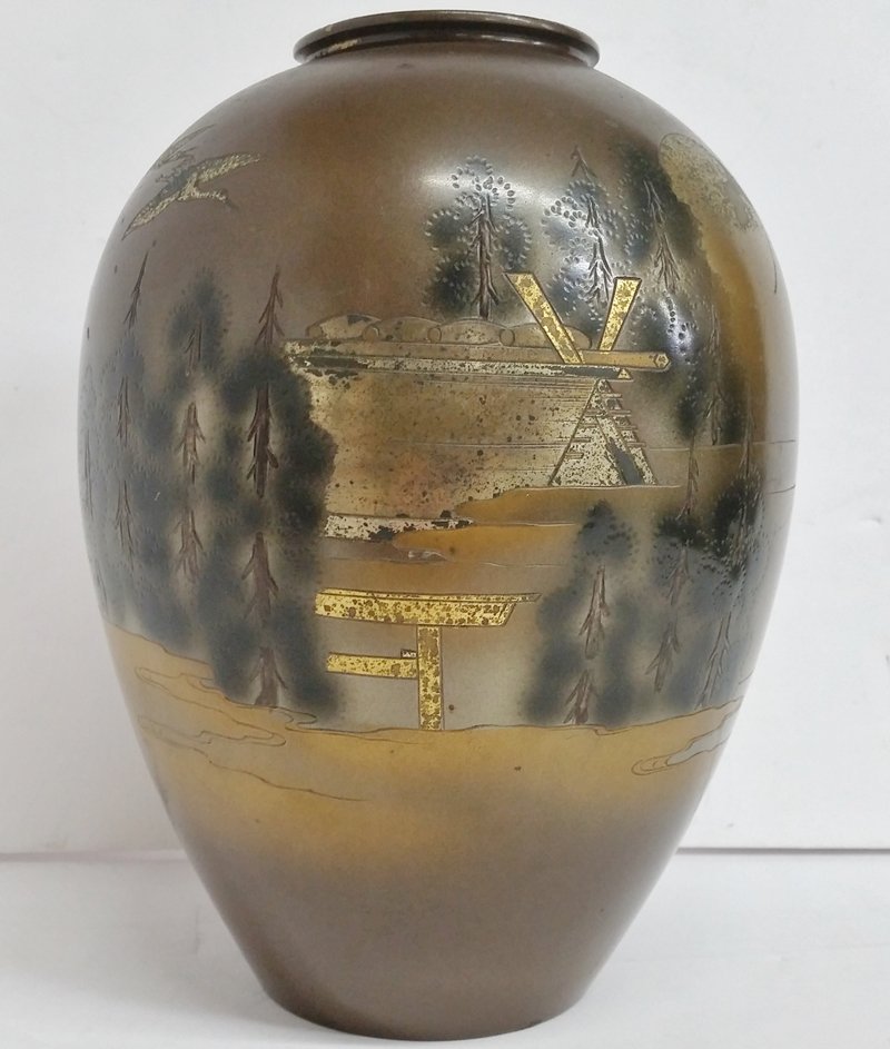 Antique Japanese 1890s Bronze Mixed Metals Vase Meiji E: Described by: Amanda 25029 CNX JHPB.Title: Antique Japanese 1890s Bronze Mixed Metals Vase Meiji Edo.Description: Very nice antique bronze mixed metal vase from 1890s Japan, painted to show a landscap