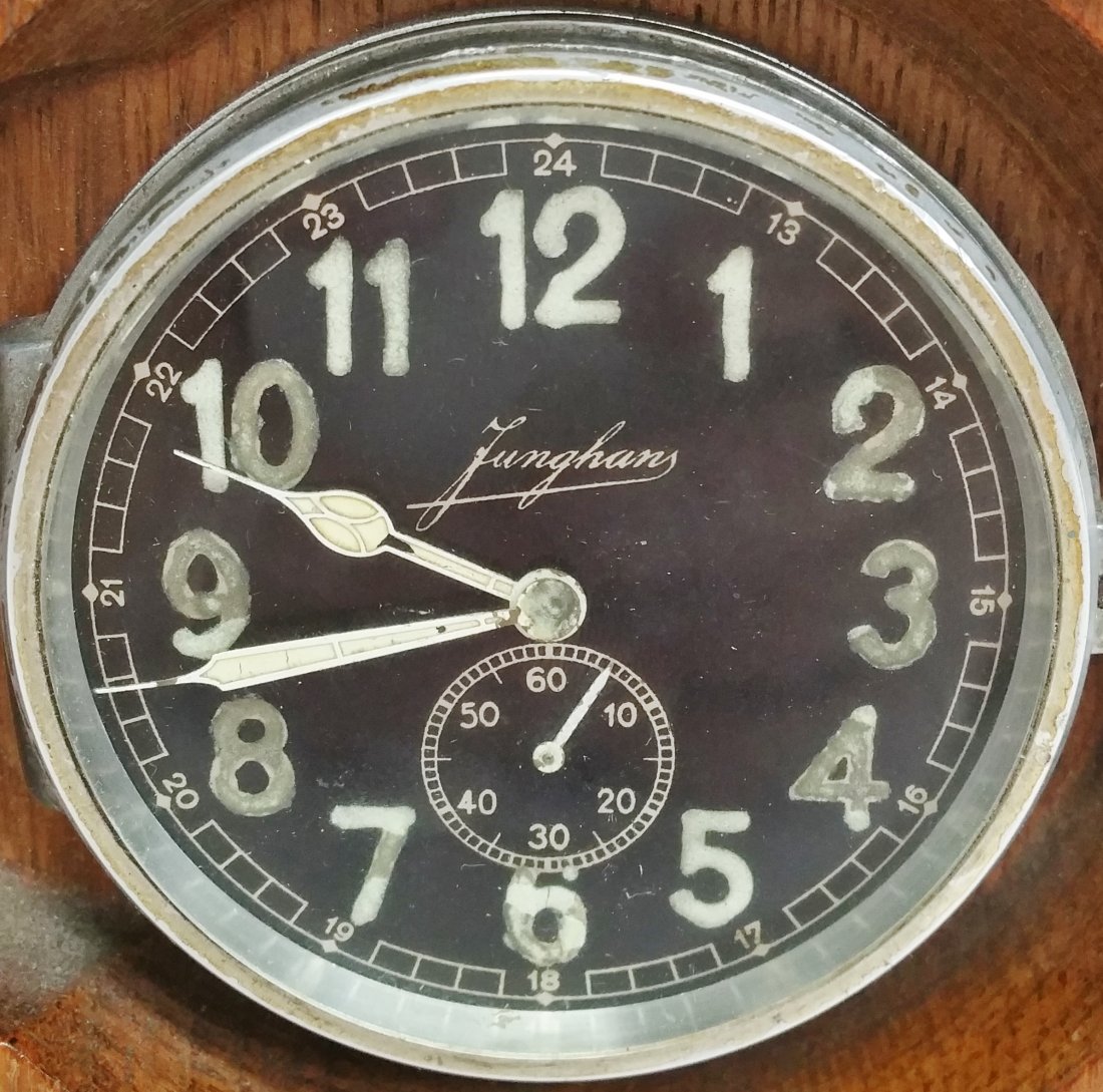 Tank Clock Junghans German Army Radio Room Backwind: Described by: Nikki CNX 1124 4243 Title: Tank Clock Junghans German Army Radio Room Backwind Clock Description: Working tank clock Junghans German army radio room backwind clock. Clock runs strong but