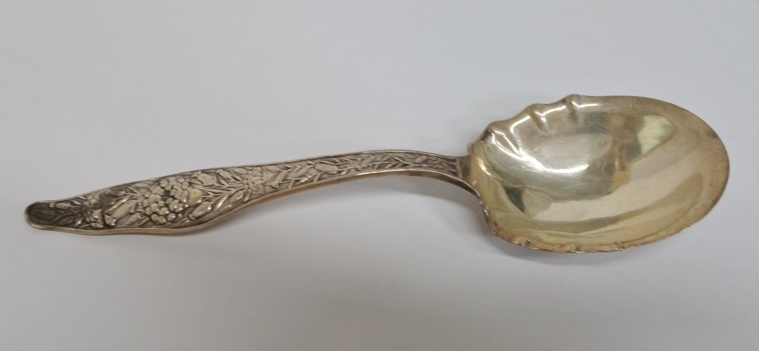 Duhme & Co 925/1000 Sterling Silver Serving Spoon: Described by:Nikki HFA VX TIE Title:Unusual Duhme & Co 925/1000 Sterling Silver Serving Spoon Description:Lovely unusual Duhme & Co 925/1000 sterling silver serving spoon with a floral motif on the ha