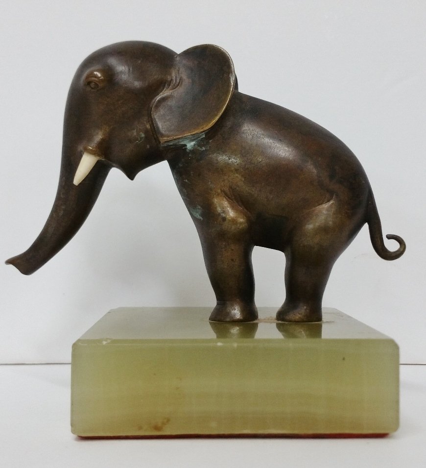 Art Deco Bronze Green Onyx Elephant Statue Paperweight: Title:Art Deco Bronze Green Onyx Elephant Statue Paperweight Description: Antique Art Deco Bronze Green Onyx Elephant Statue Paperweight Sculpture Statue Approx. Dimensions or Size:Largest Dimensions 